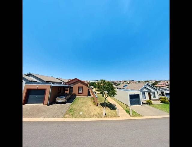 3 BEDROOM HOUSE FOR SALE IN KOSMOSDAL